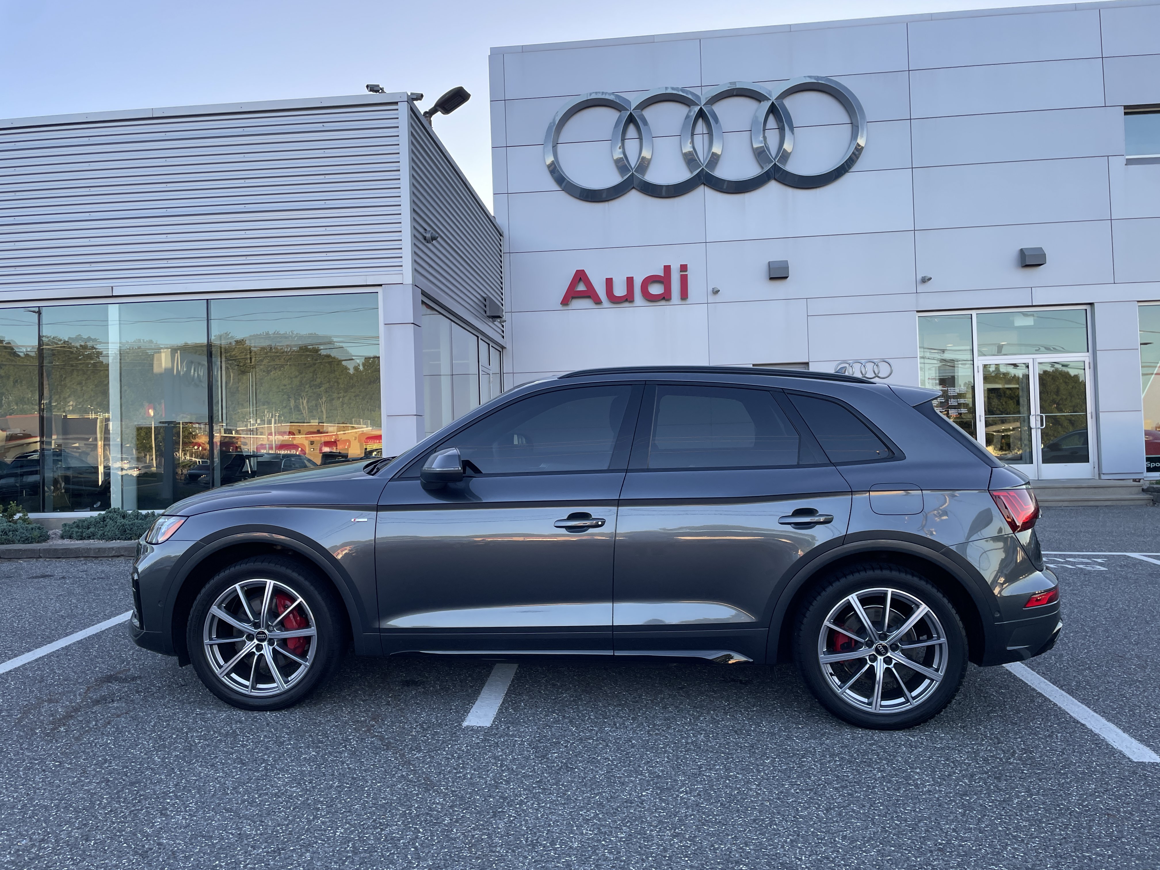Certified 2024 Audi Q5 e Prestige AWD/4WD image 4