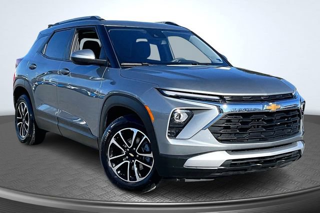 Used 2025 Chevrolet TrailBlazer LT image 3