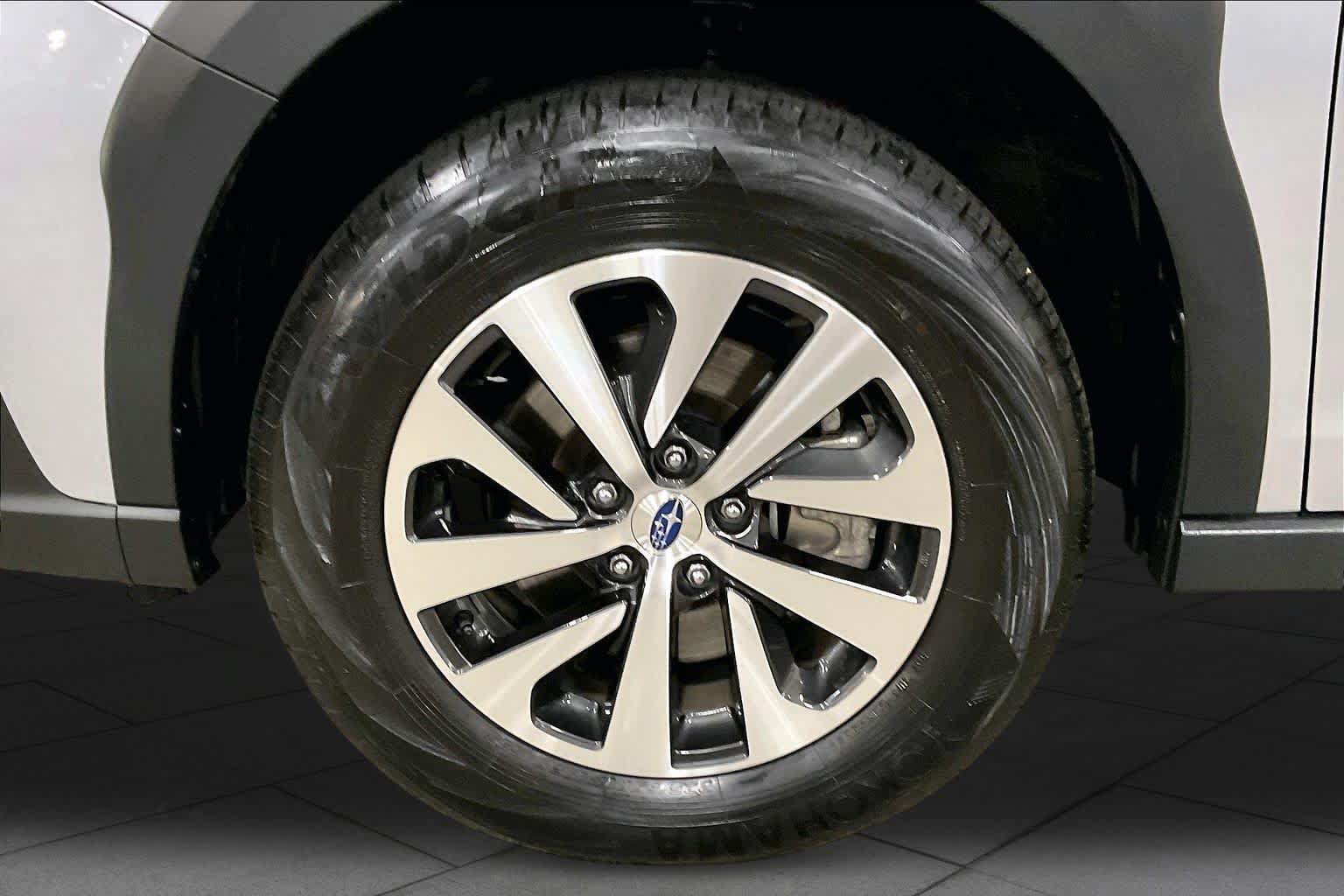 Used 2025 Subaru Outback Premium AWD/4WD image 11