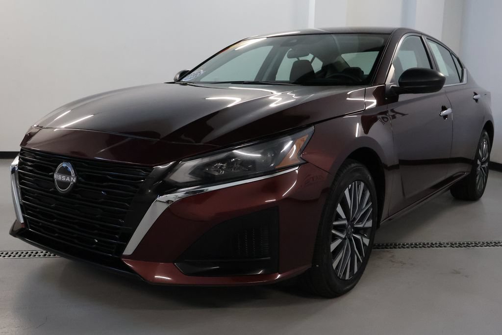 Used 2025 Nissan Altima 2.5 SV AWD/4WD image 3