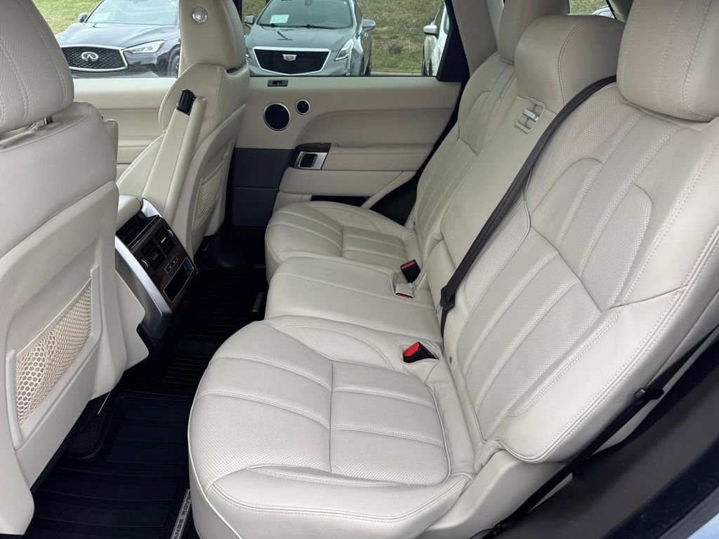 Used 2016 Land Rover Range Rover Sport HSE image 9