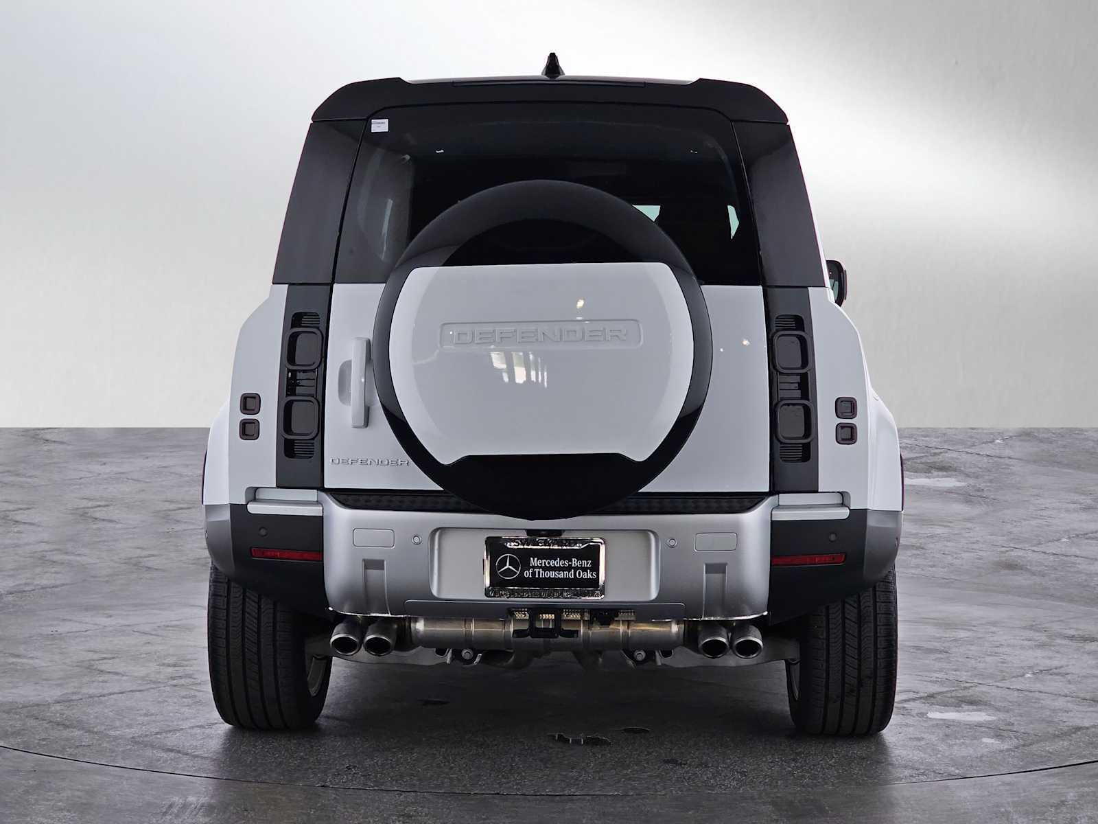 Used 2024 Land Rover Defender 110 SE image 4