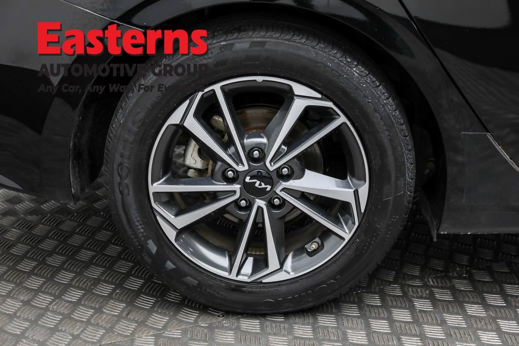 Used 2023 Kia Forte LXS image 29