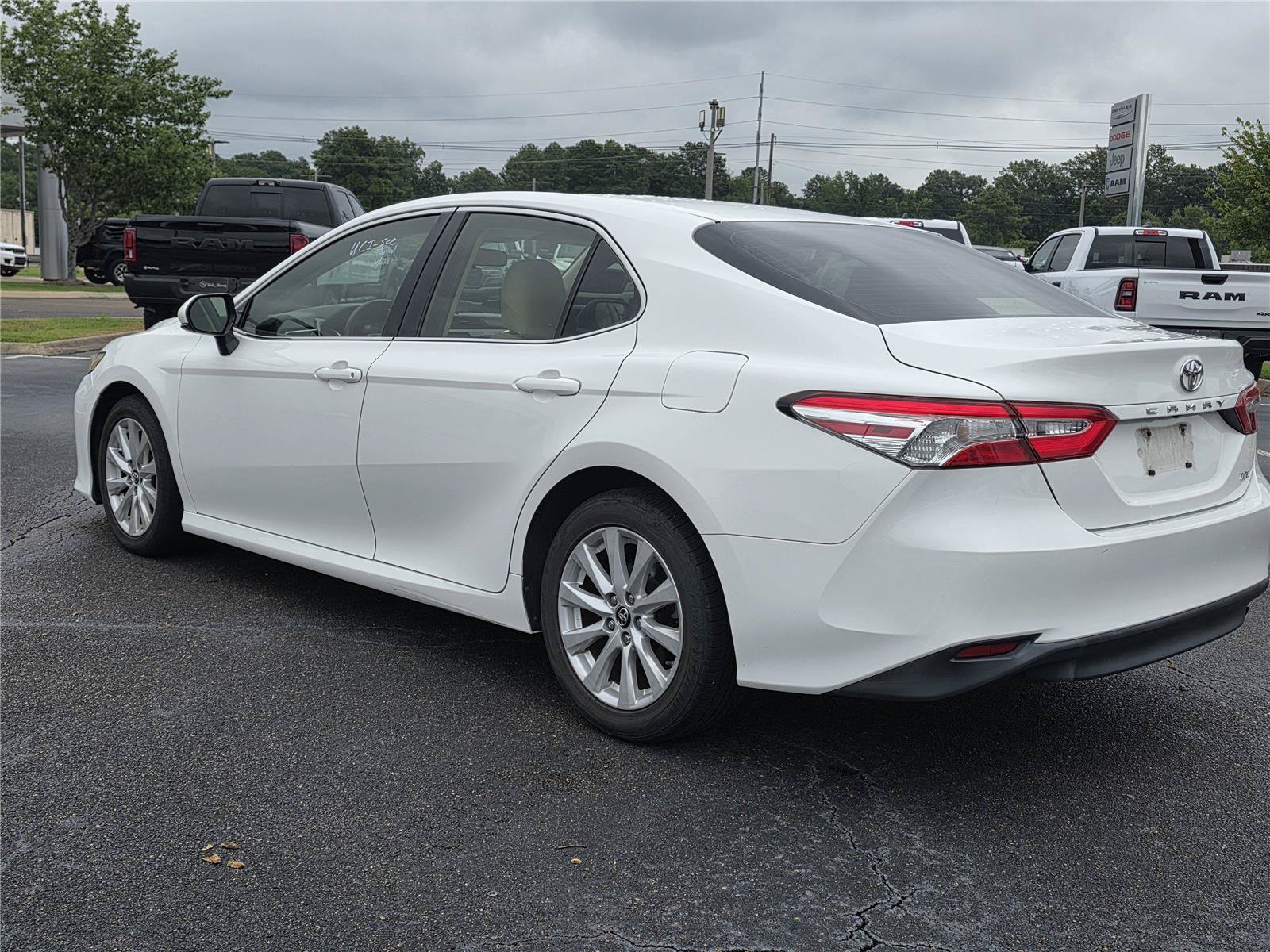Used 2018 Toyota Camry LE FWD image 7