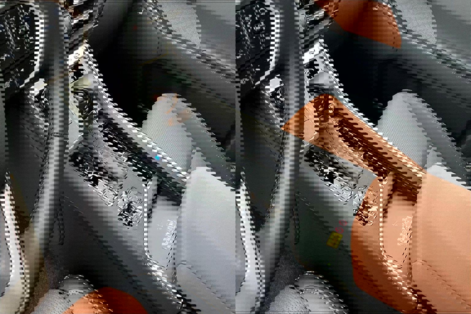 Used 2025 Lexus GX 550 w/ Accessory Package (2T) image 18