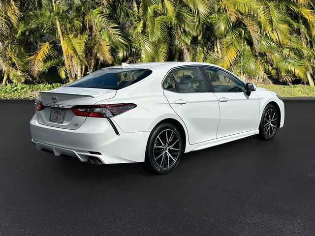 Used 2023 Toyota Camry SE image 5