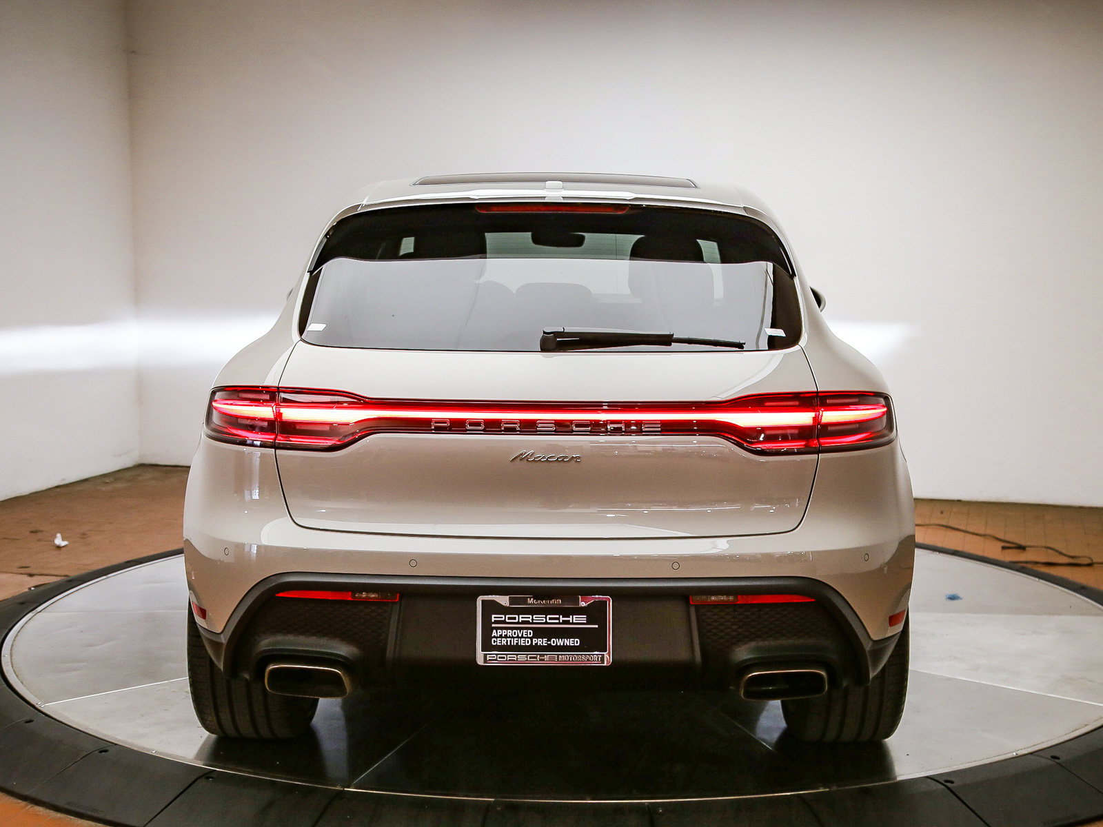 Certified 2026 Porsche Macan AWD/4WD image 7