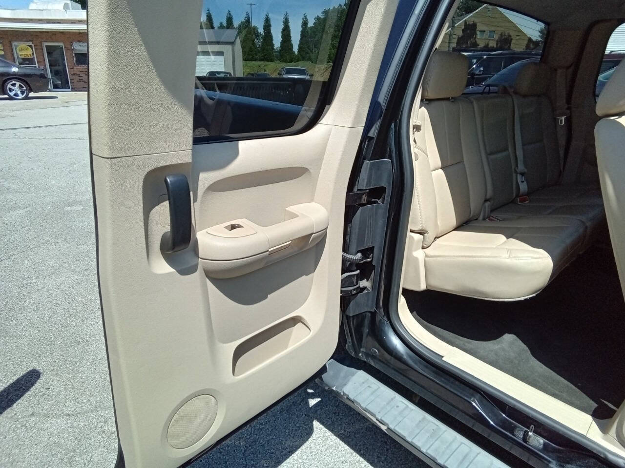 Used 2011 GMC Sierra 1500 SLE w/ Power Tech Package AWD/4WD image 5
