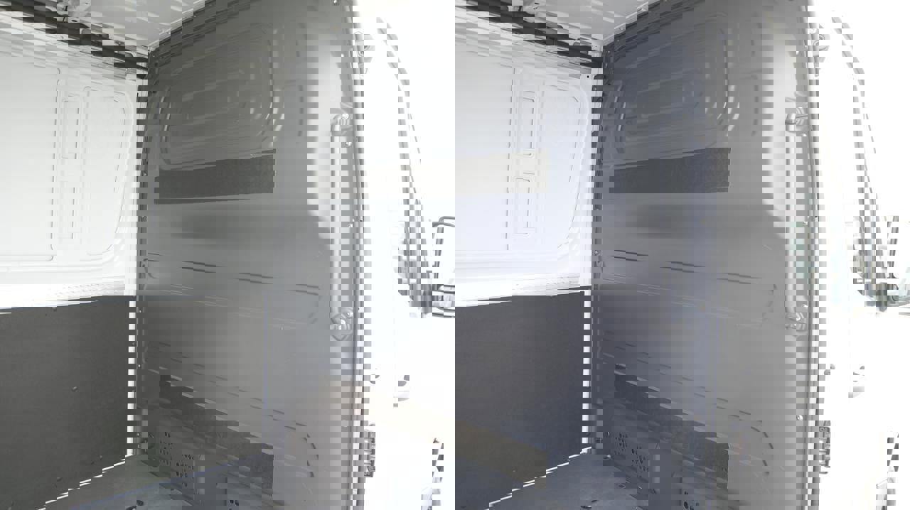 Used 2025 Mercedes-Benz Sprinter 2500 image 10