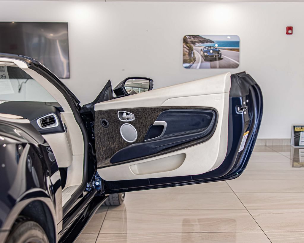Used 2019 Aston Martin DB11 Volante RWD image 31
