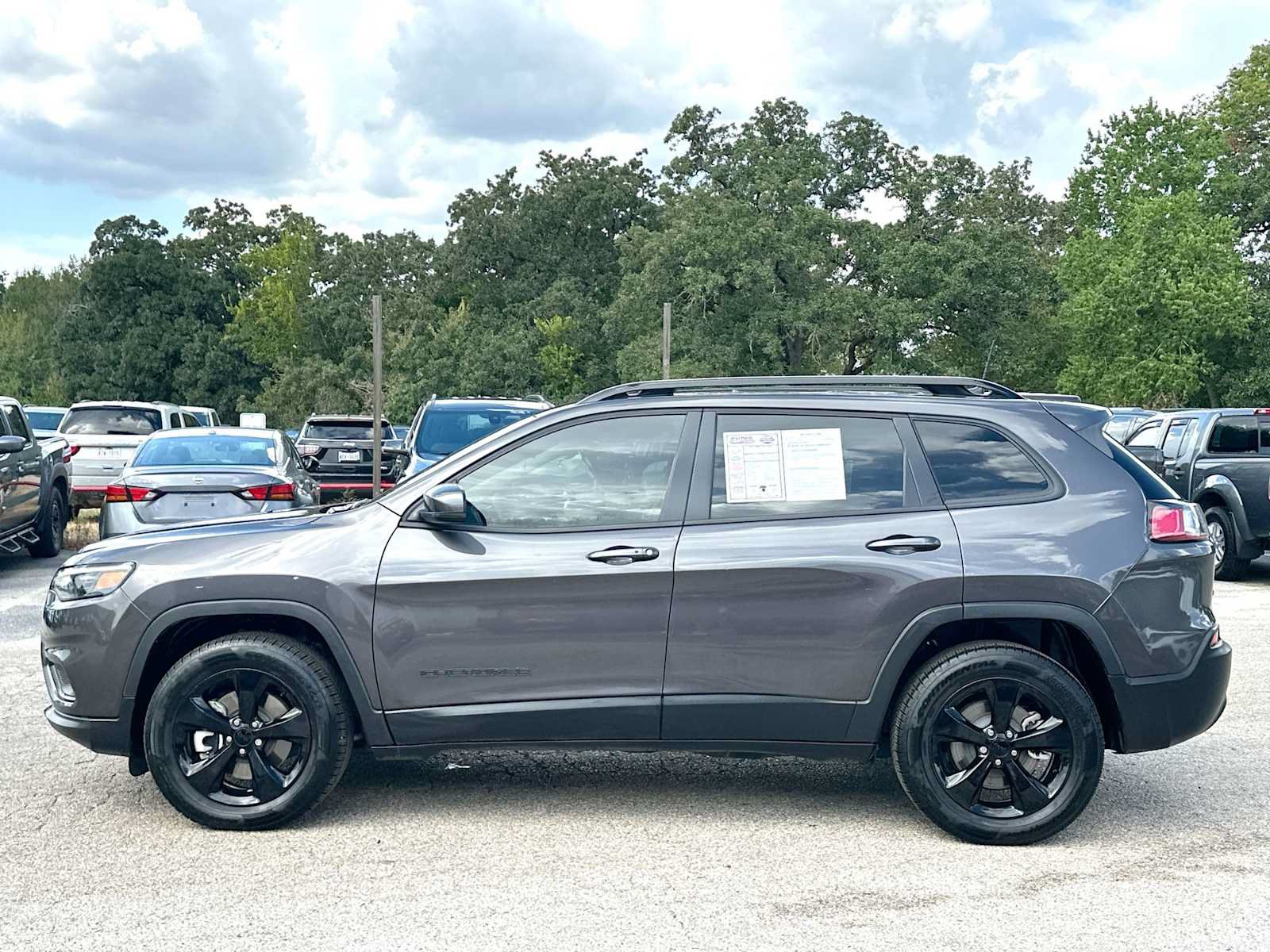 Used 2021 Jeep Cherokee Latitude Plus w/ Sun & Sound Group AWD/4WD image 12