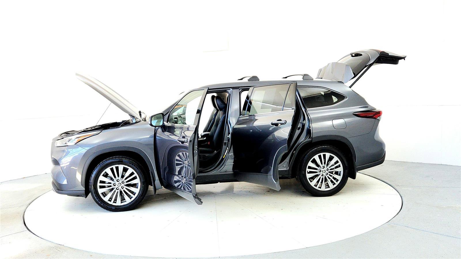 Certified 2025 Toyota Highlander Platinum image 10