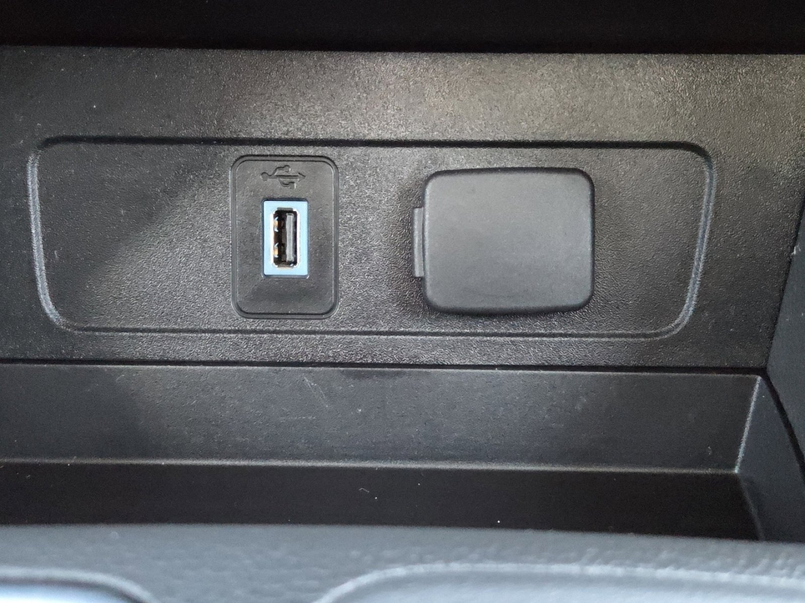 Used 2018 Ford Escape SE image 30