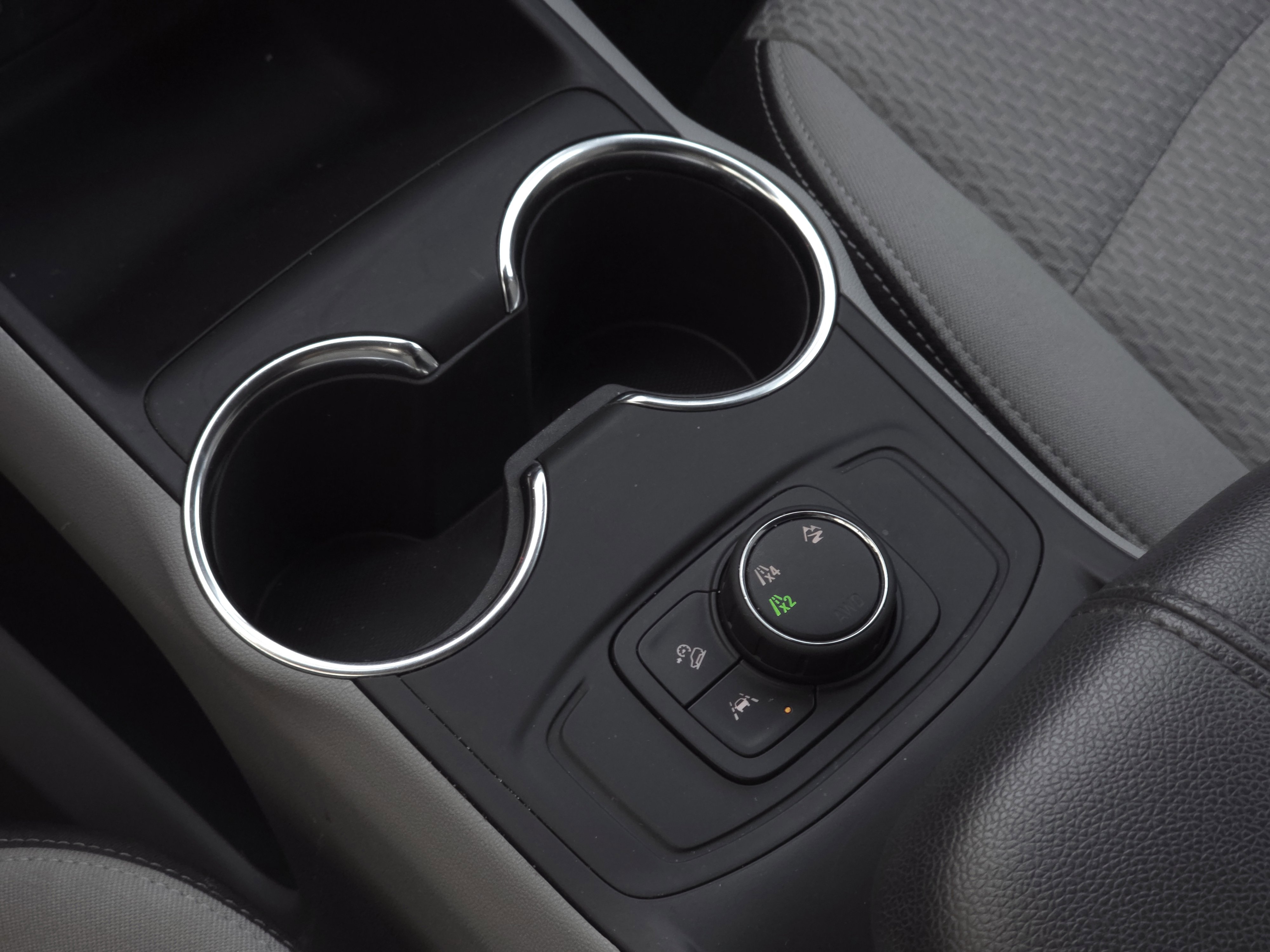 Used 2024 GMC Terrain SLE image 14