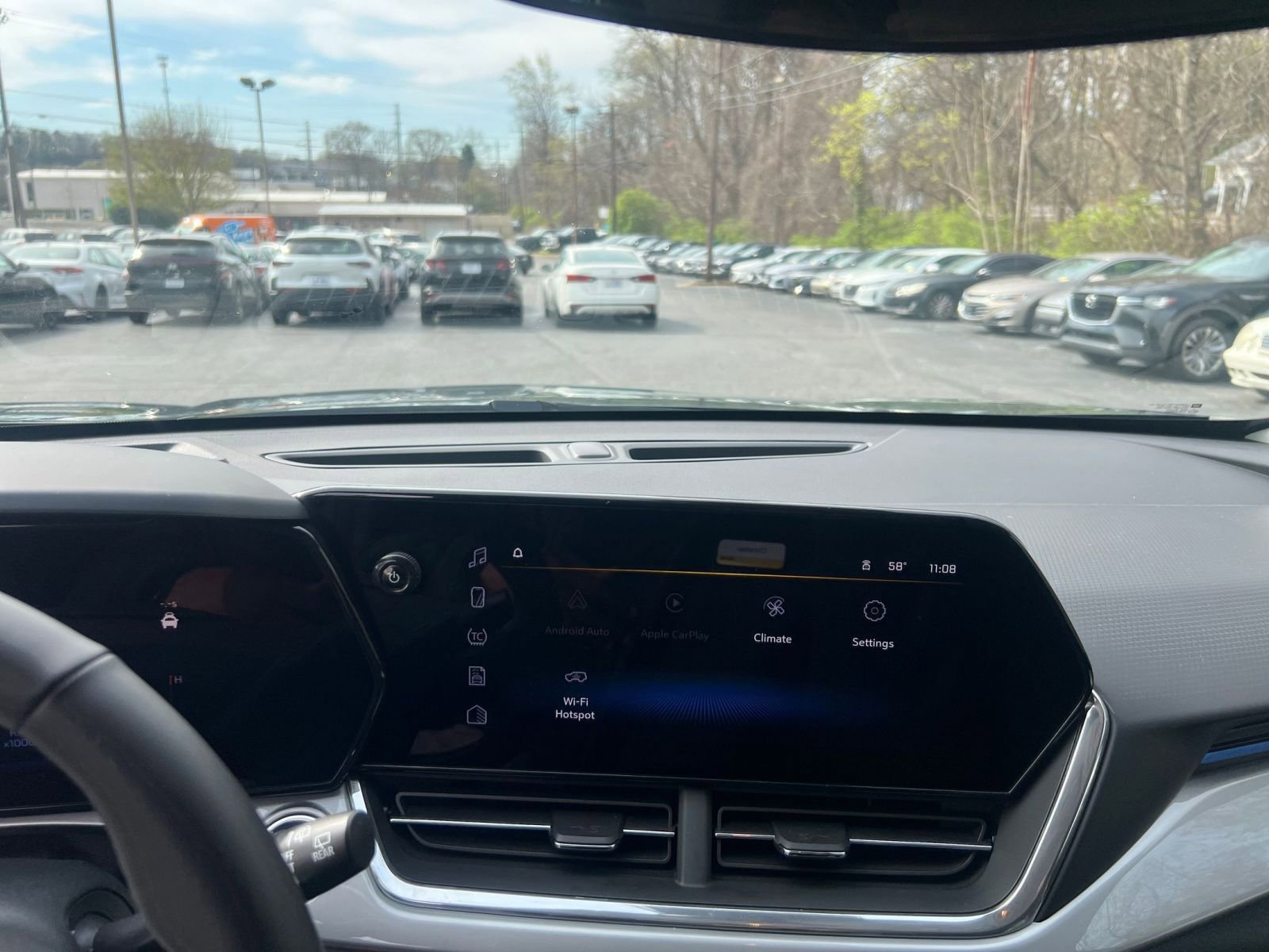 Used 2025 Chevrolet Trax LT w/ LT Convenience Package FWD image 17