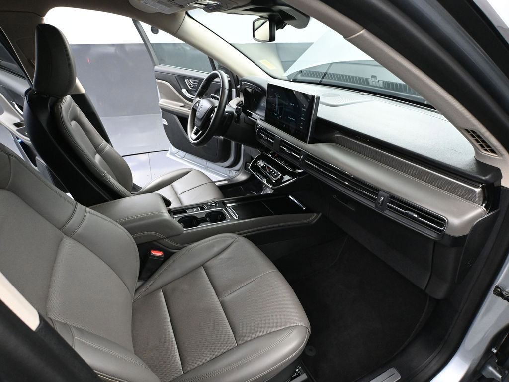 Used 2024 Lincoln Corsair Reserve image 46