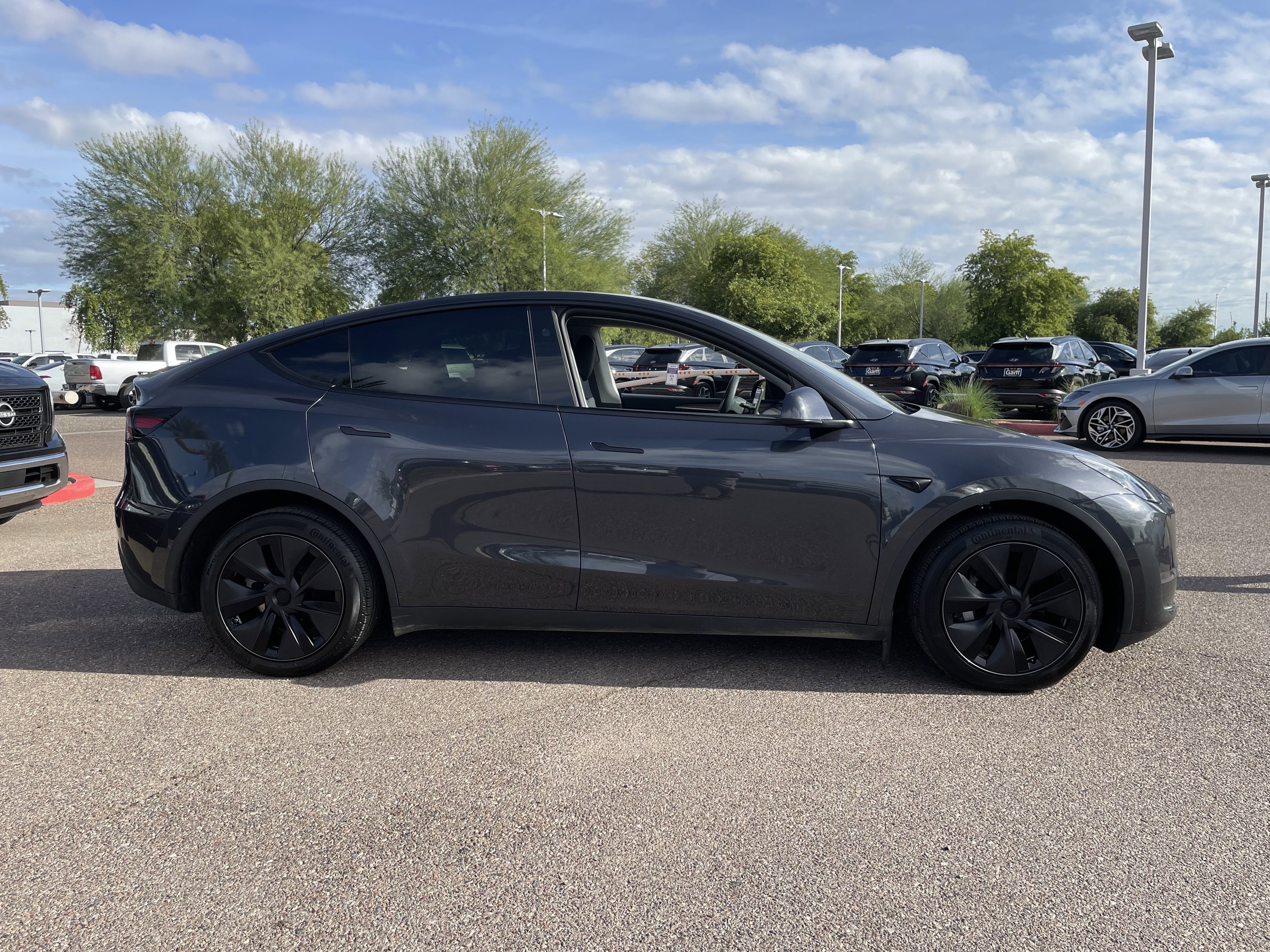 Used 2025 Tesla Model Y Long Range video 2