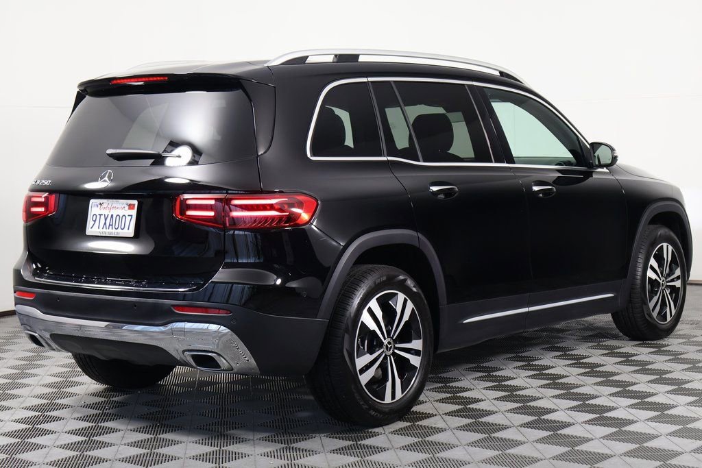 Certified 2025 Mercedes-Benz GLB 250 4MATIC image 4