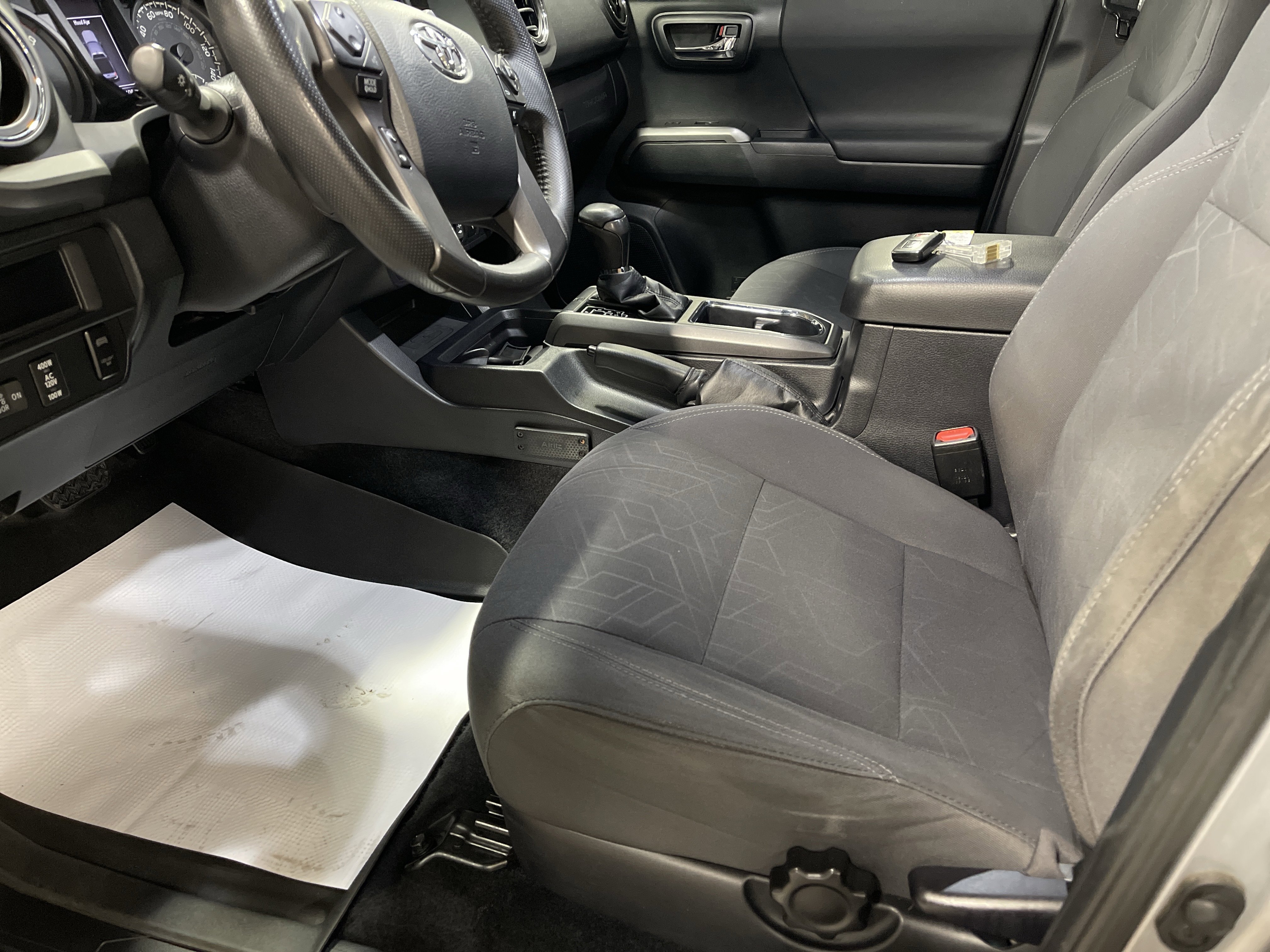 Used 2016 Toyota Tacoma TRD Off-Road image 13