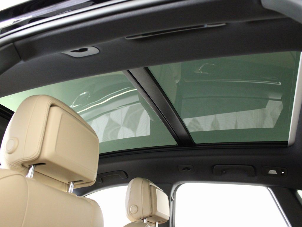 Certified 2025 Porsche Macan image 19