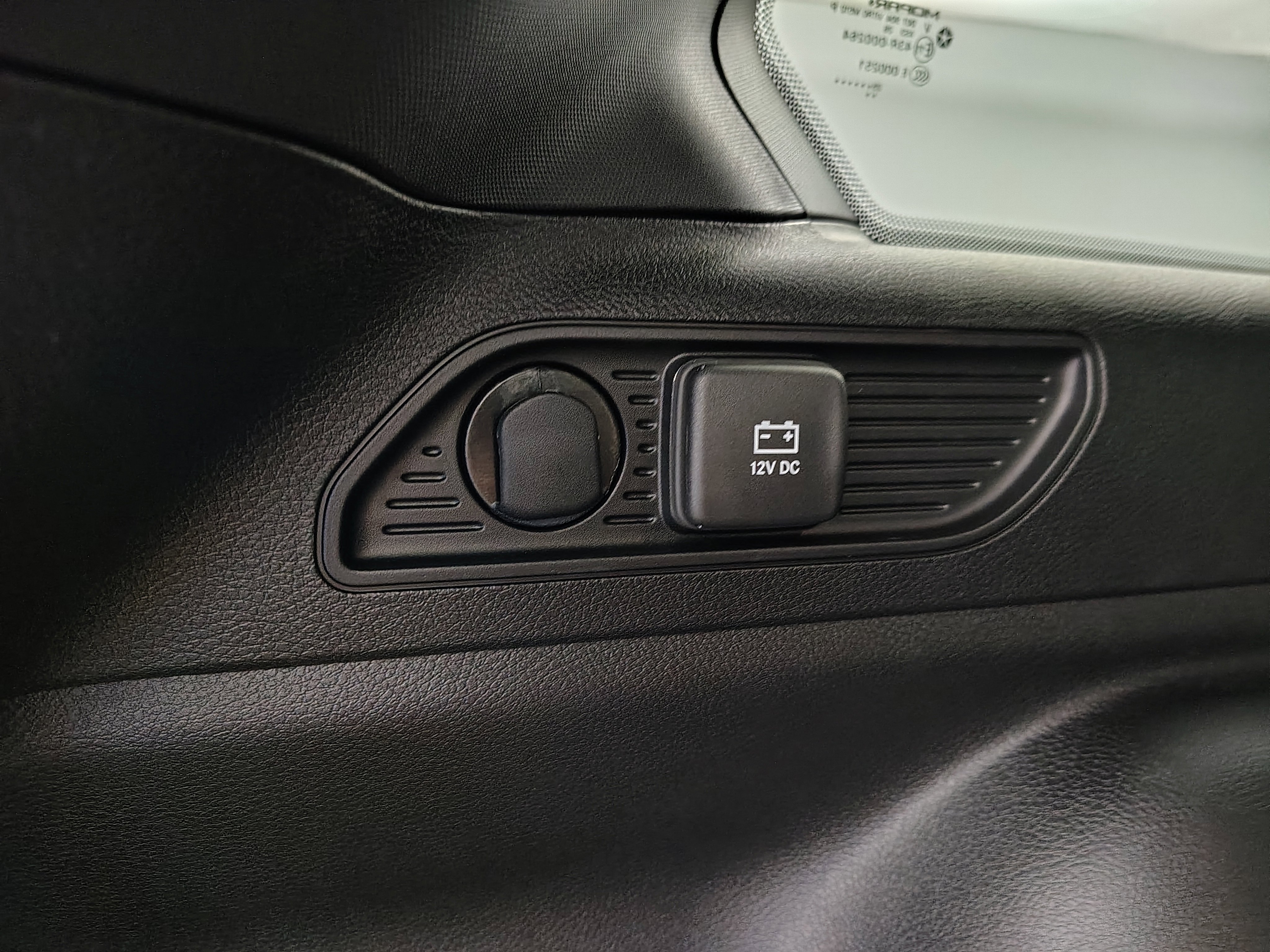 New 2025 Jeep Grand Cherokee Altitude image 14