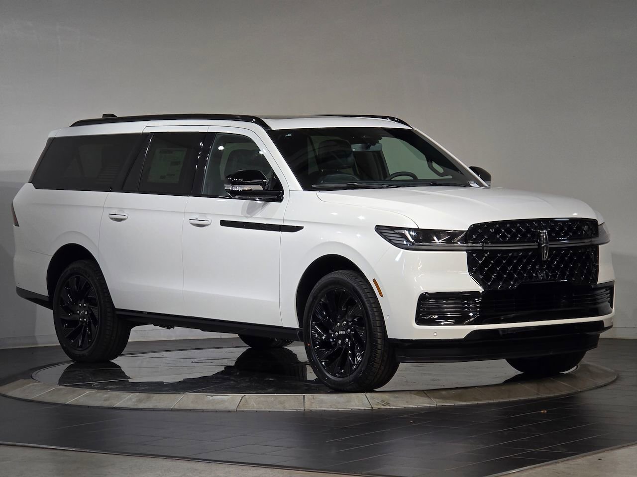 New 2025 Lincoln Navigator L Reserve w/ Jet Appearance Package image 2