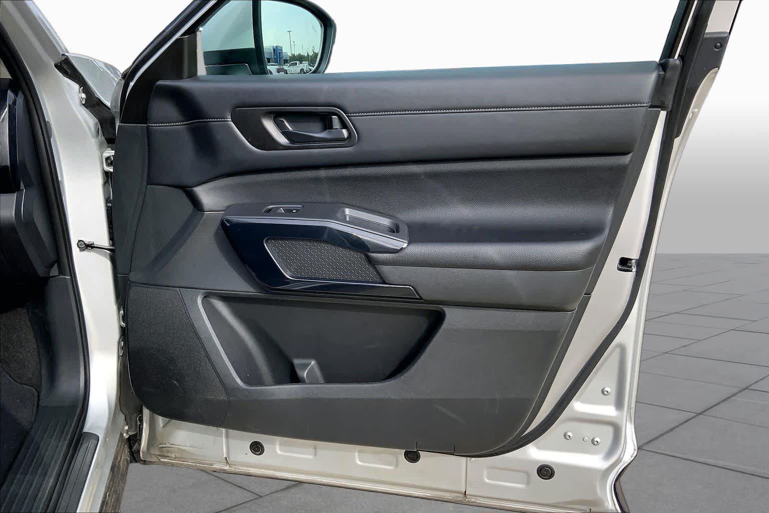 Used 2024 Nissan Pathfinder SV FWD image 22