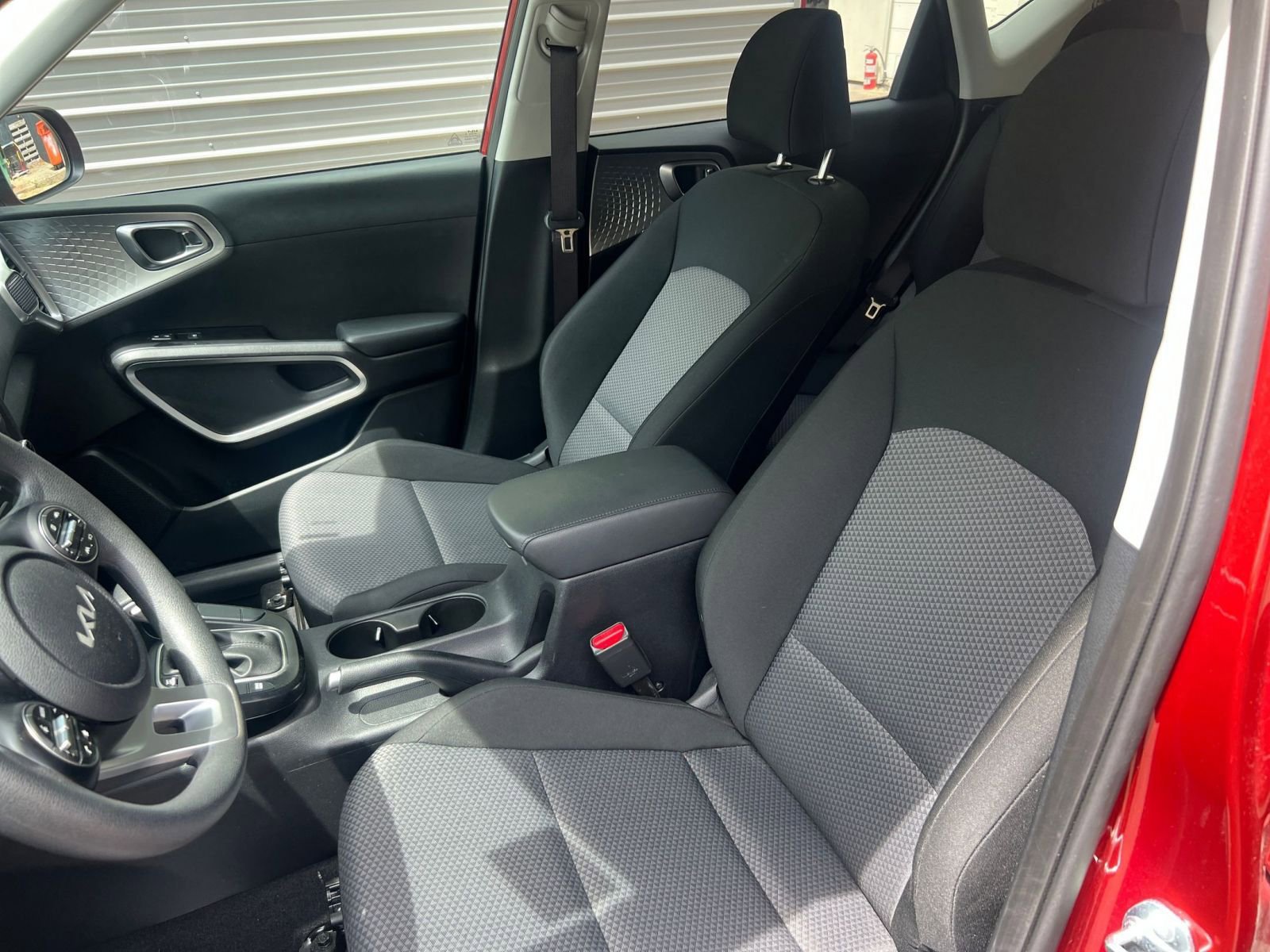 Used 2025 Kia Soul LX w/ LX Technology Package FWD image 22