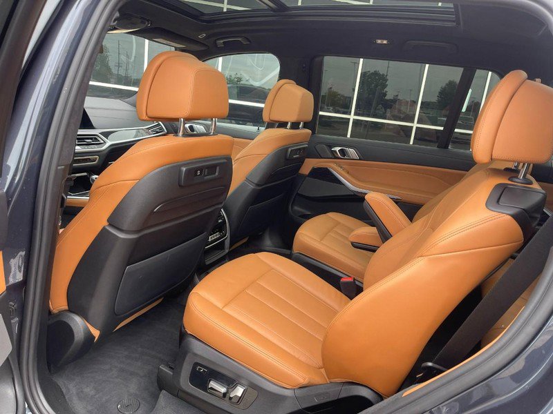Used 2022 BMW X7 M50i w/ Luxury Seating Package image 27