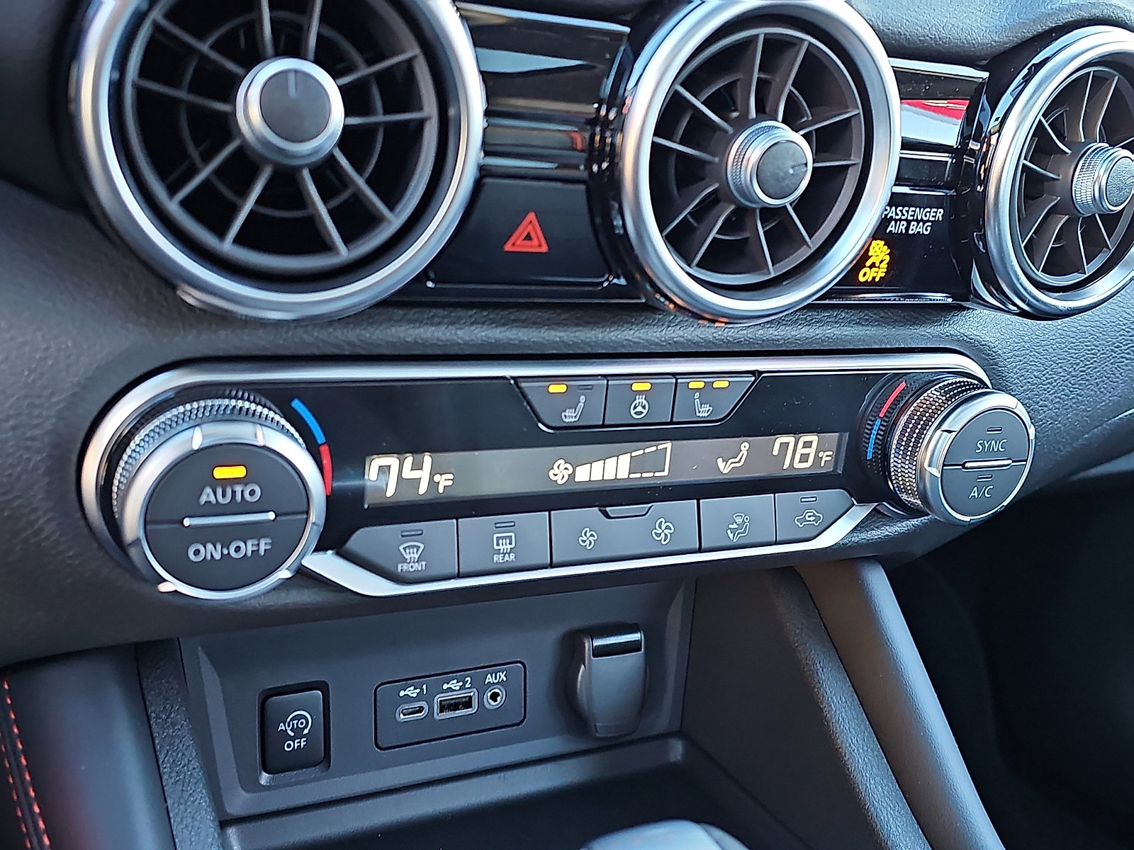 Used 2025 Nissan Sentra SR w/ SR Premium Package image 17