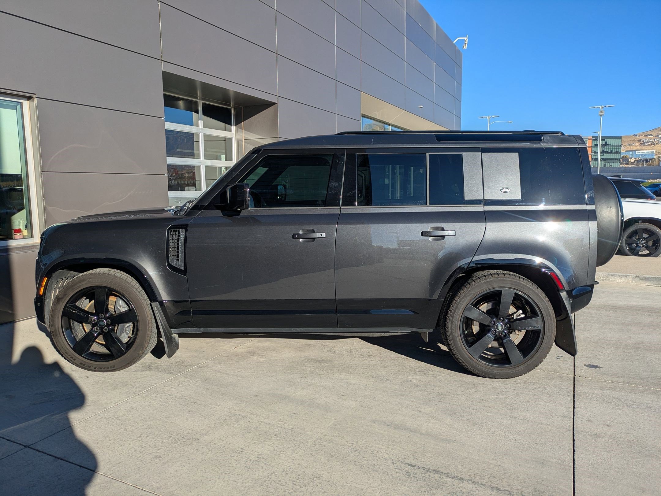 Used 2024 Land Rover Defender 110 X-Dynamic SE image 11