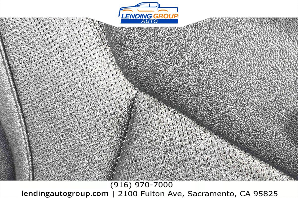 Used 2024 BMW 330i Sedan w/ Premium Package image 23