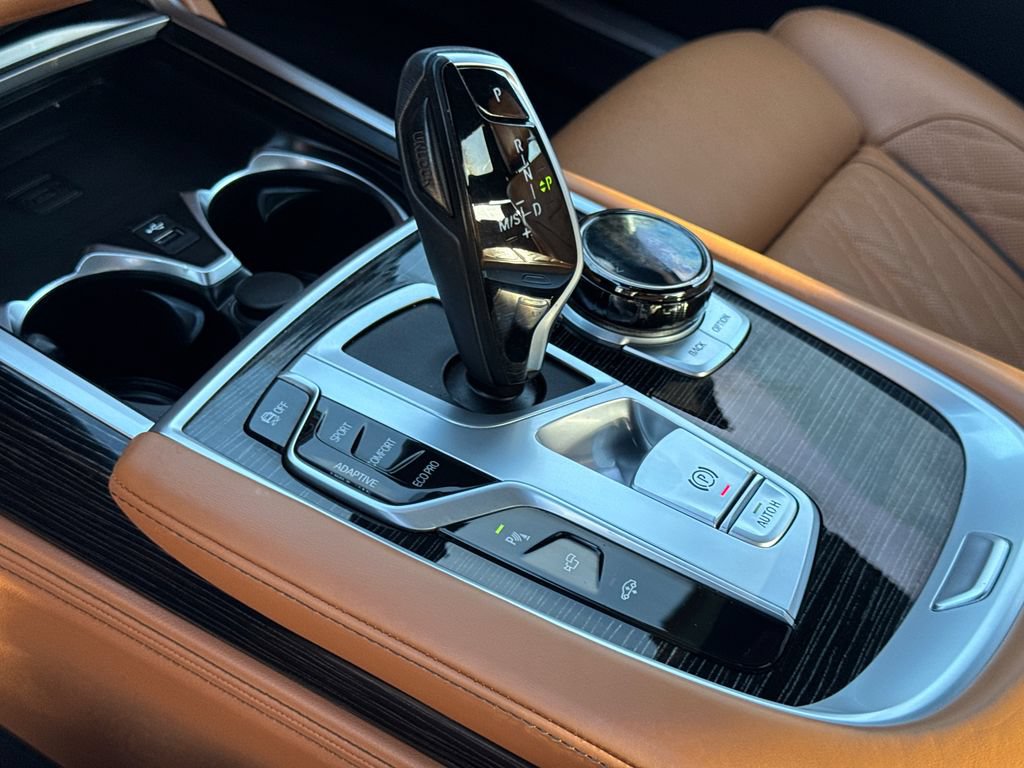 Used 2021 BMW 750i xDrive w/ Autobahn Package AWD/4WD image 27