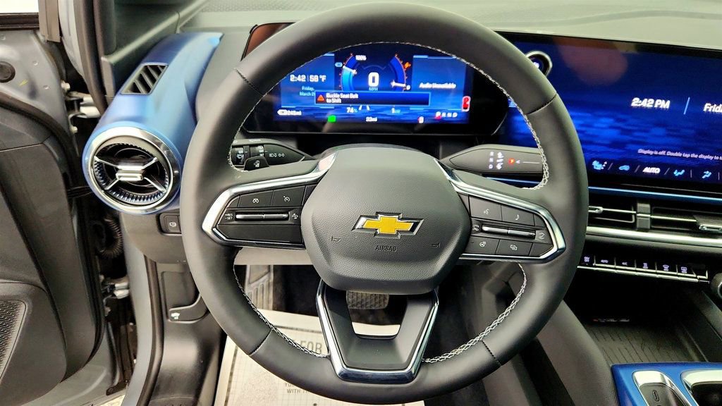 Used 2026 Chevrolet Equinox EV LT FWD image 13
