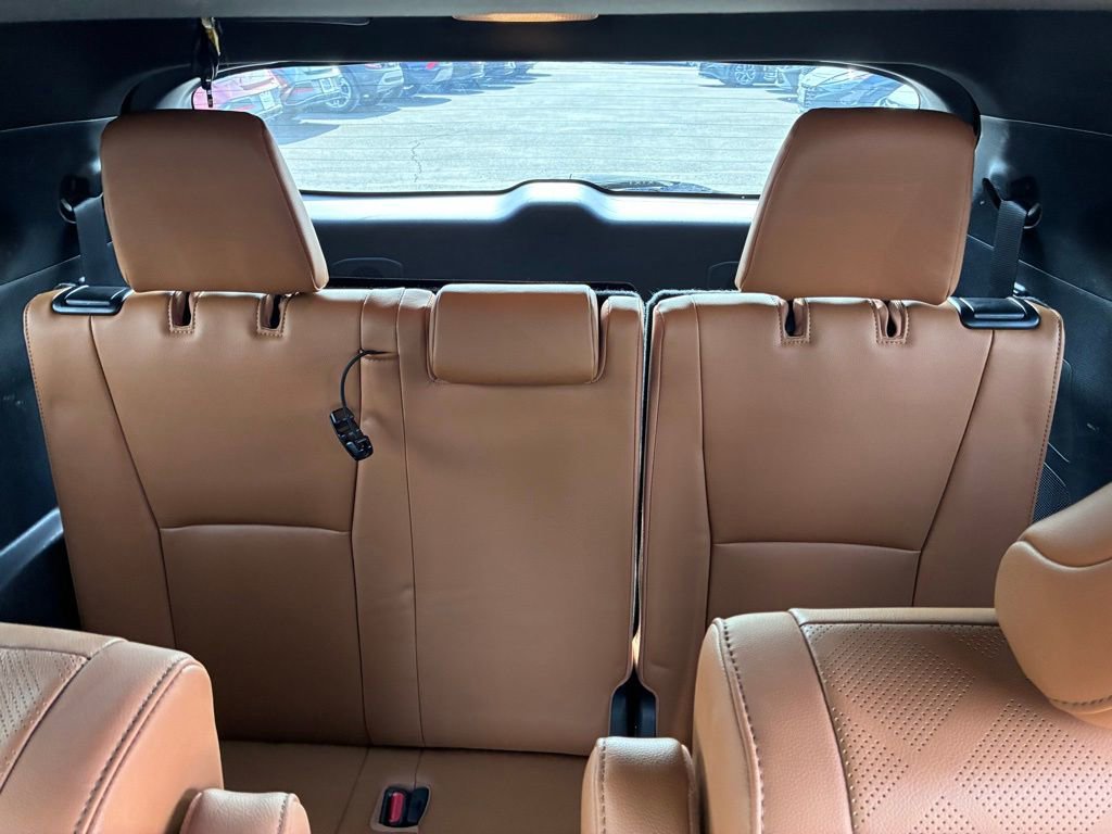 Used 2020 Toyota Highlander Platinum AWD/4WD image 16