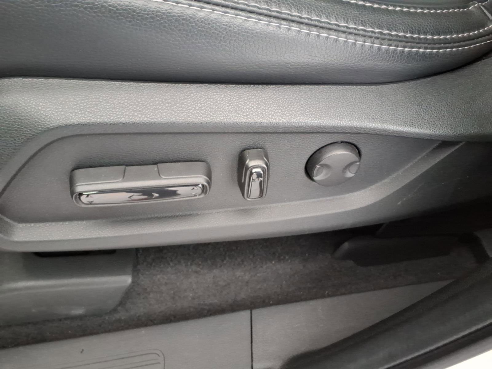 Certified 2023 Honda Pilot Touring image 17