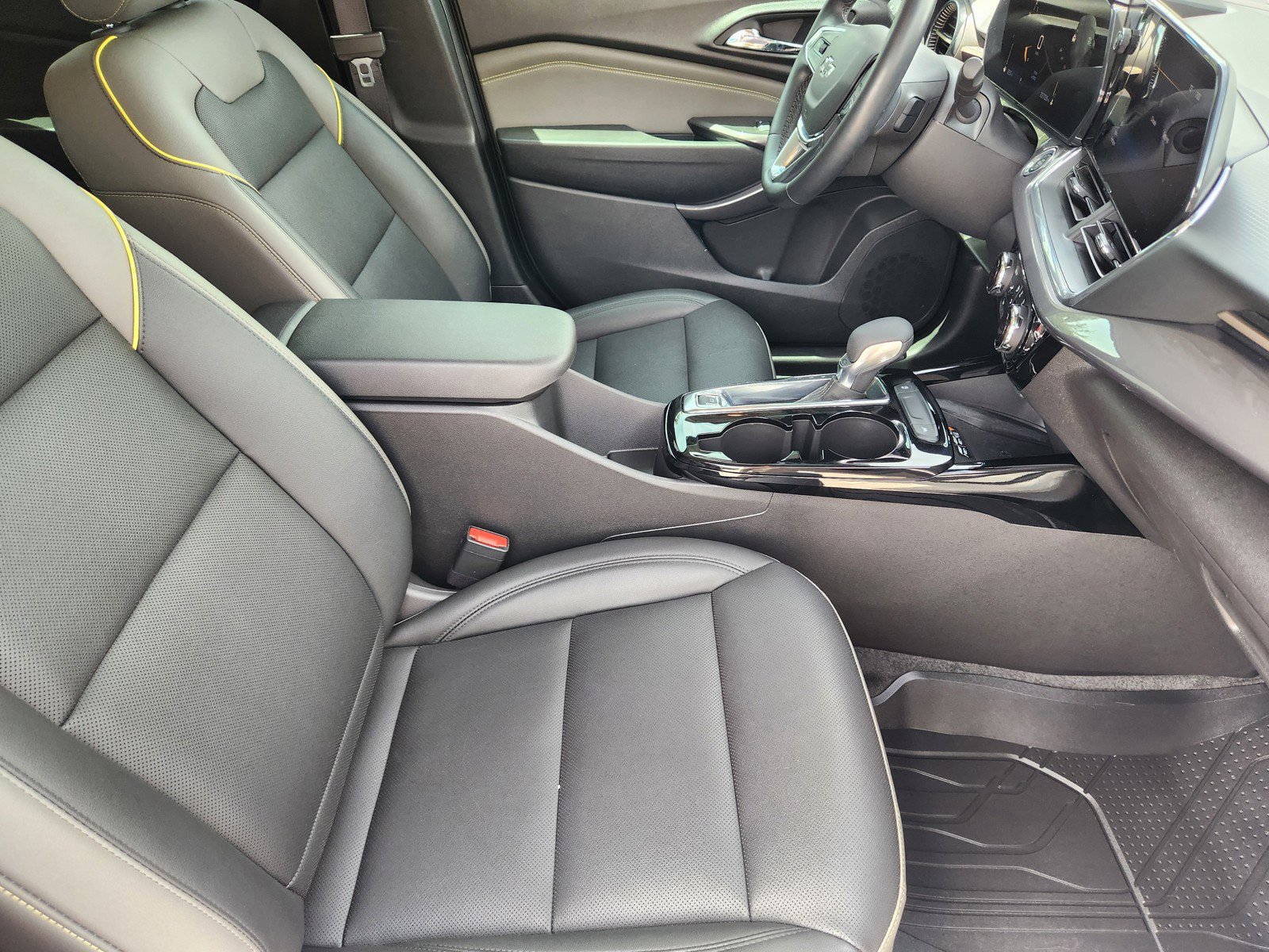 Used 2025 Chevrolet Trax ACTIV w/ Sunroof Package FWD image 12