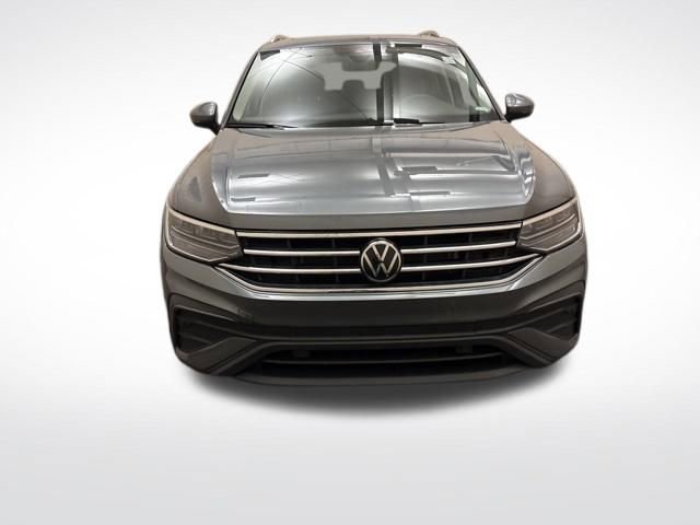 Used 2024 Volkswagen Tiguan SE AWD/4WD image 2