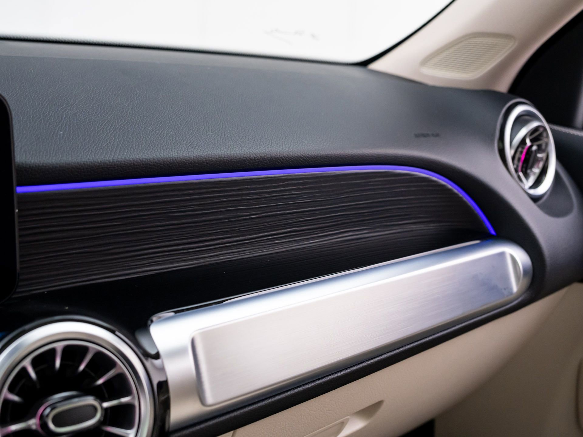 Certified 2023 Mercedes-Benz EQB 300 4MATIC w/ Exclusive Package image 35