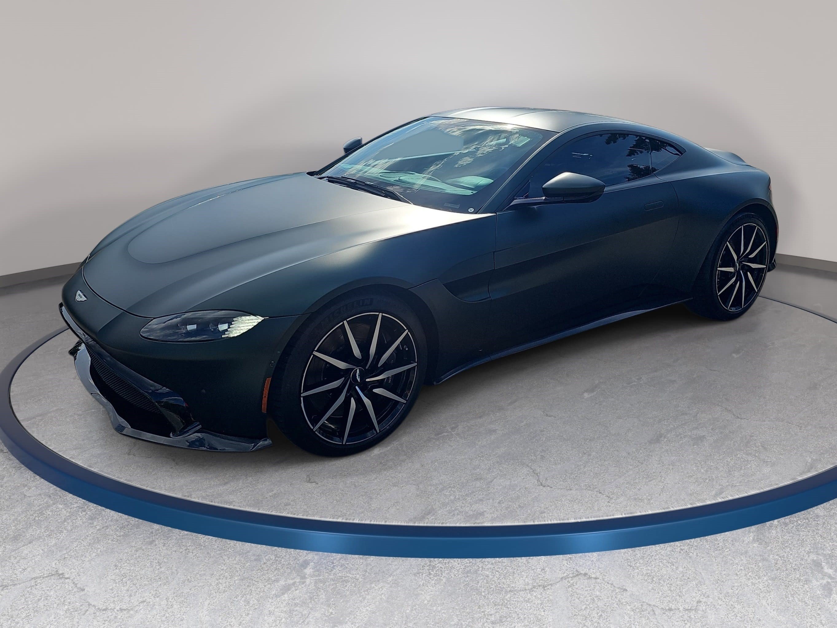 Used 2019 Aston Martin V8 Vantage Coupe RWD image 1