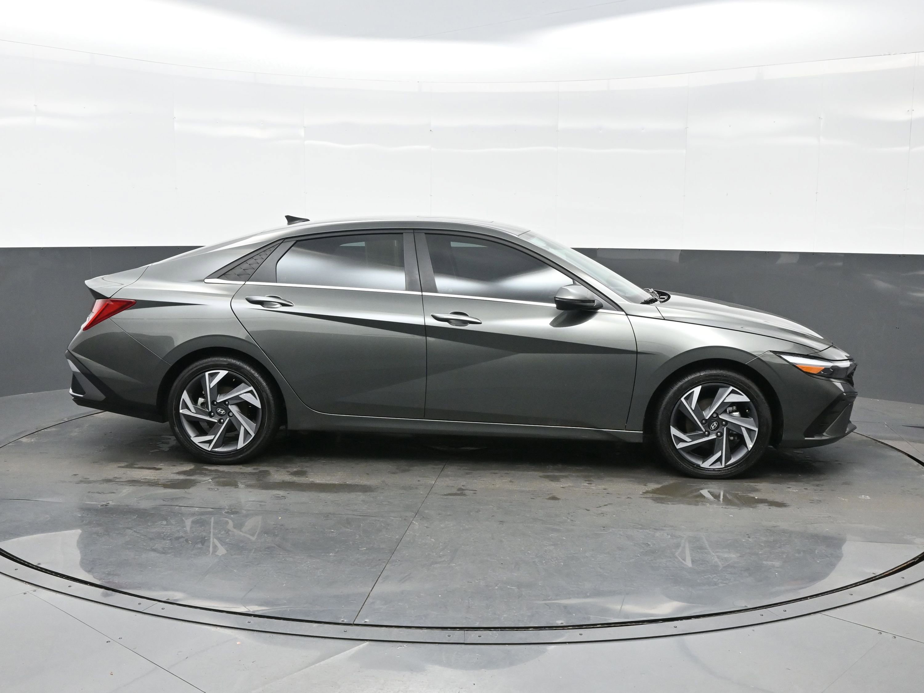 Certified 2024 Hyundai Elantra Limited image 7