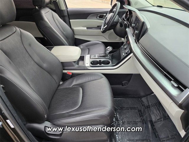 Used 2024 Kia Carnival LX image 16