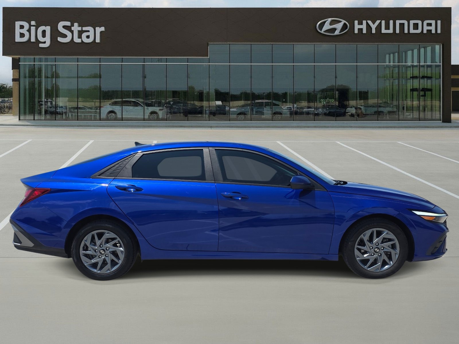 Used 2024 Hyundai Elantra SEL FWD image 5