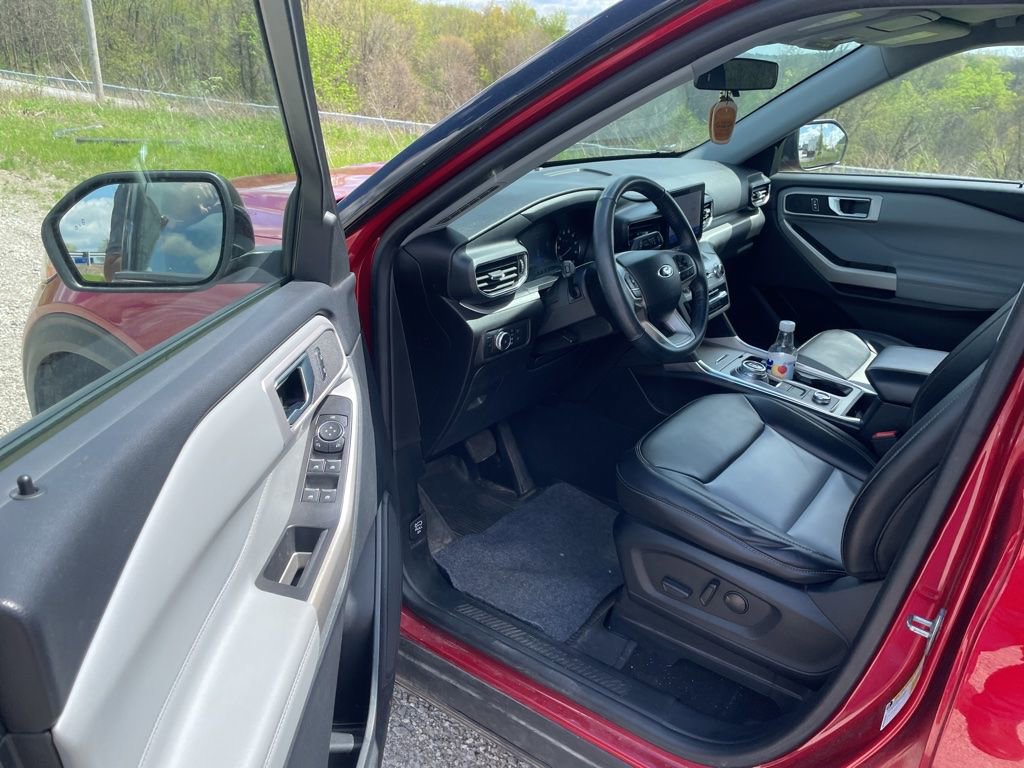 Used 2022 Ford Explorer XLT w/ Equipment Group 202A image 13
