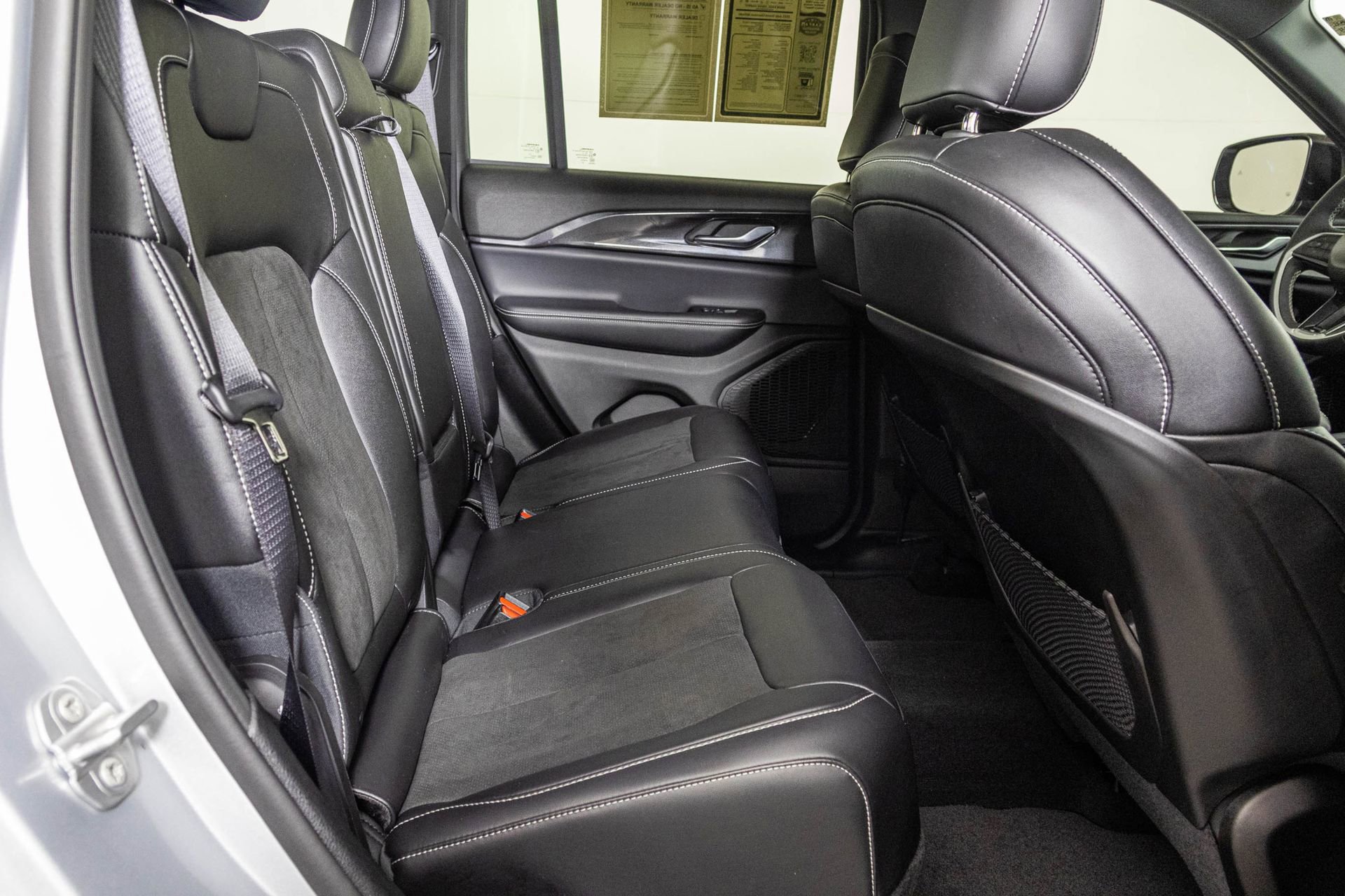 Used 2023 Jeep Grand Cherokee Altitude image 43