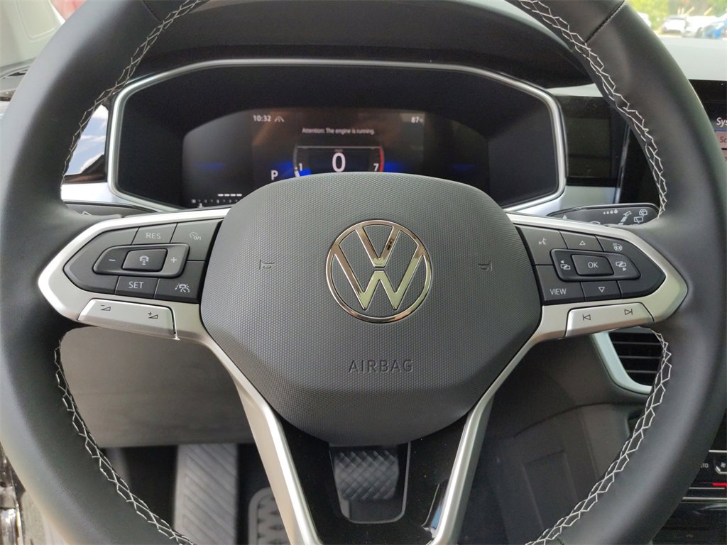 Used 2025 Volkswagen Taos SE image 39