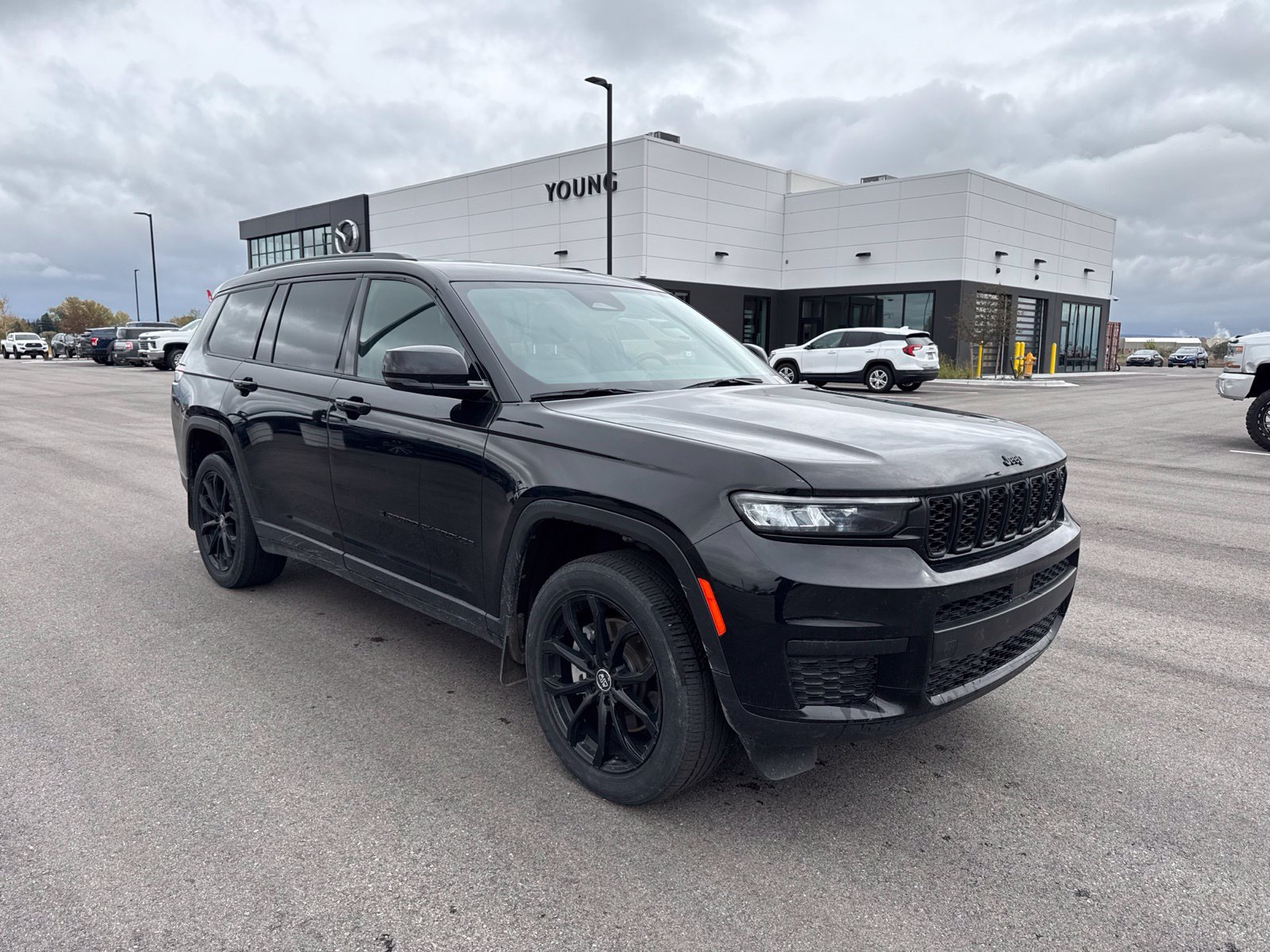 Used 2024 Jeep Grand Cherokee L Laredo AWD/4WD image 1