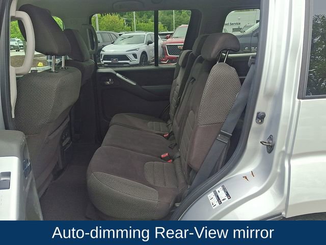 Used 2011 Nissan Pathfinder SV AWD/4WD image 17