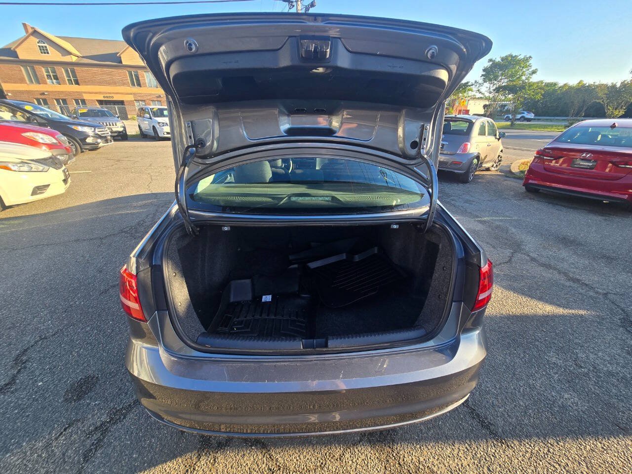 Used 2015 Volkswagen Jetta SE FWD image 27