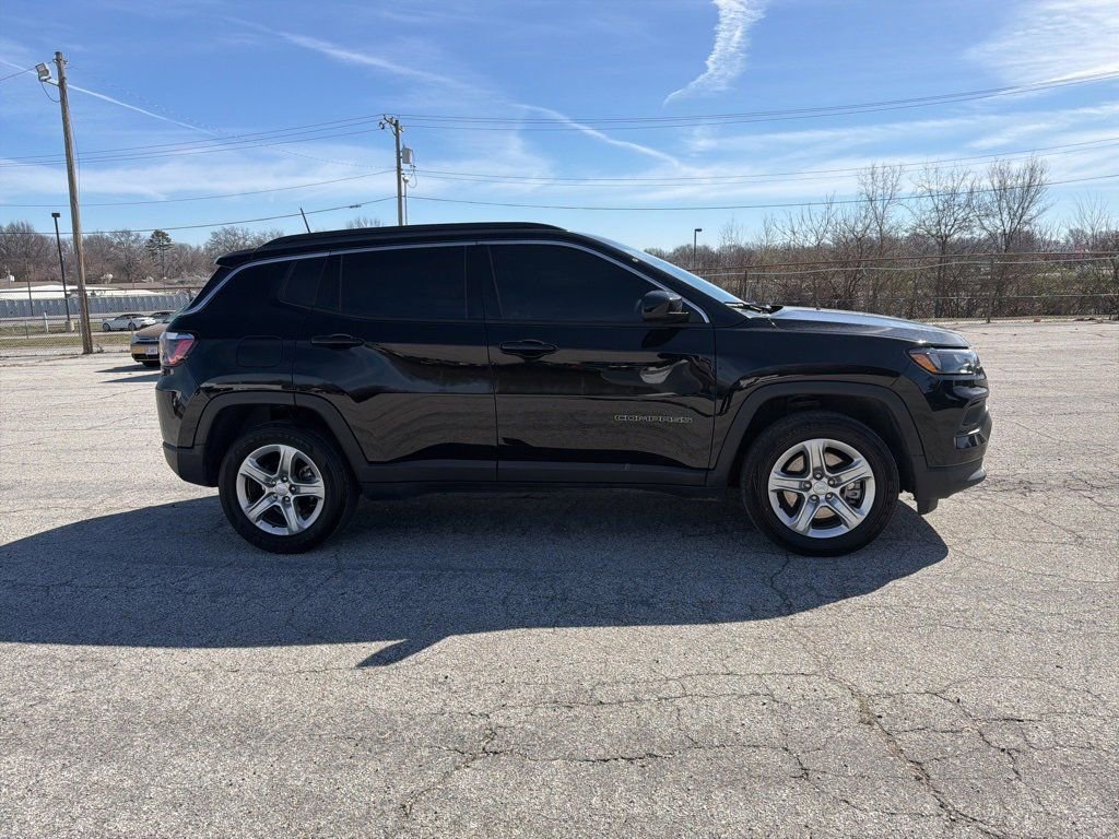 Used 2024 Jeep Compass Latitude image 7